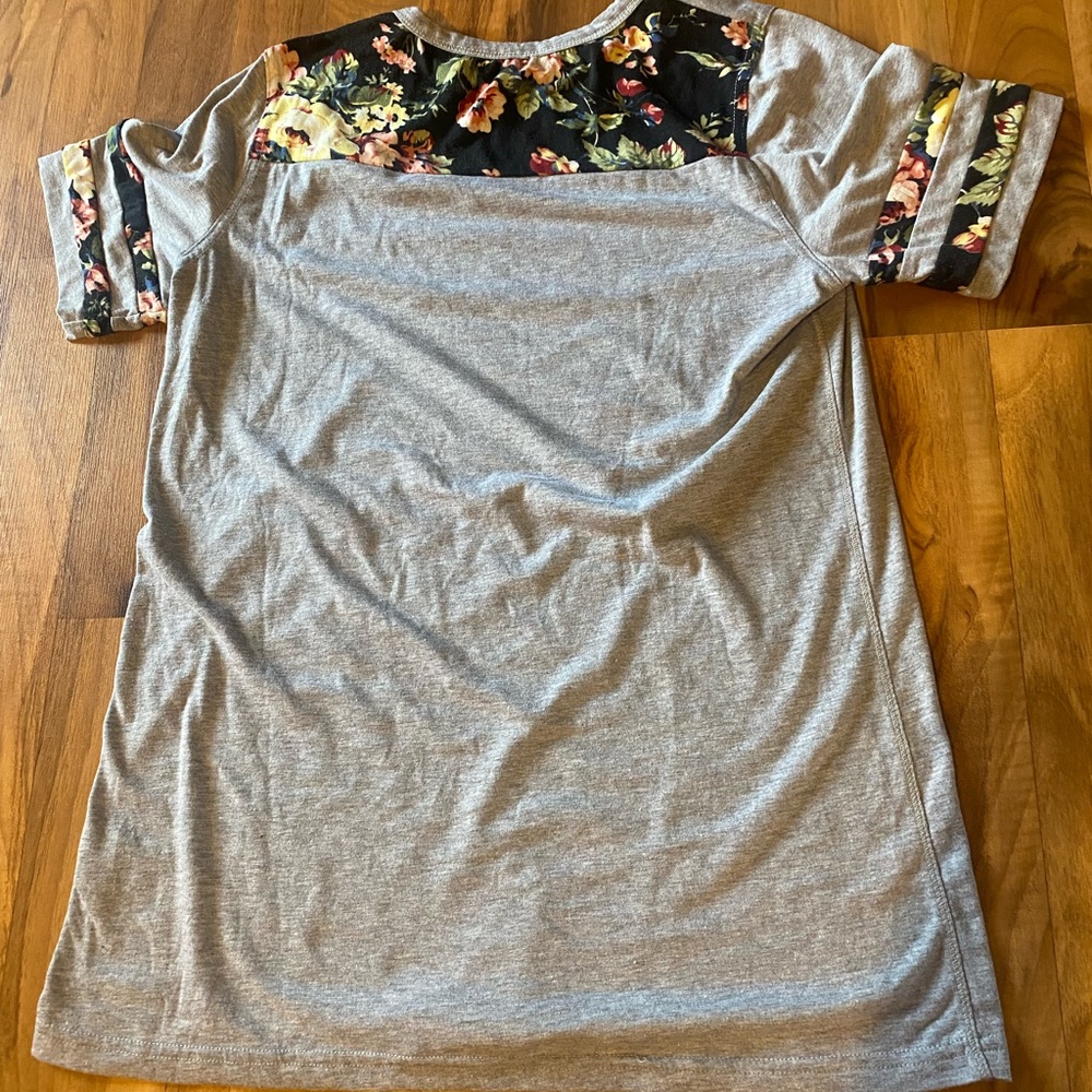 & Ave. brand t-shirt. Gray with floral trim.